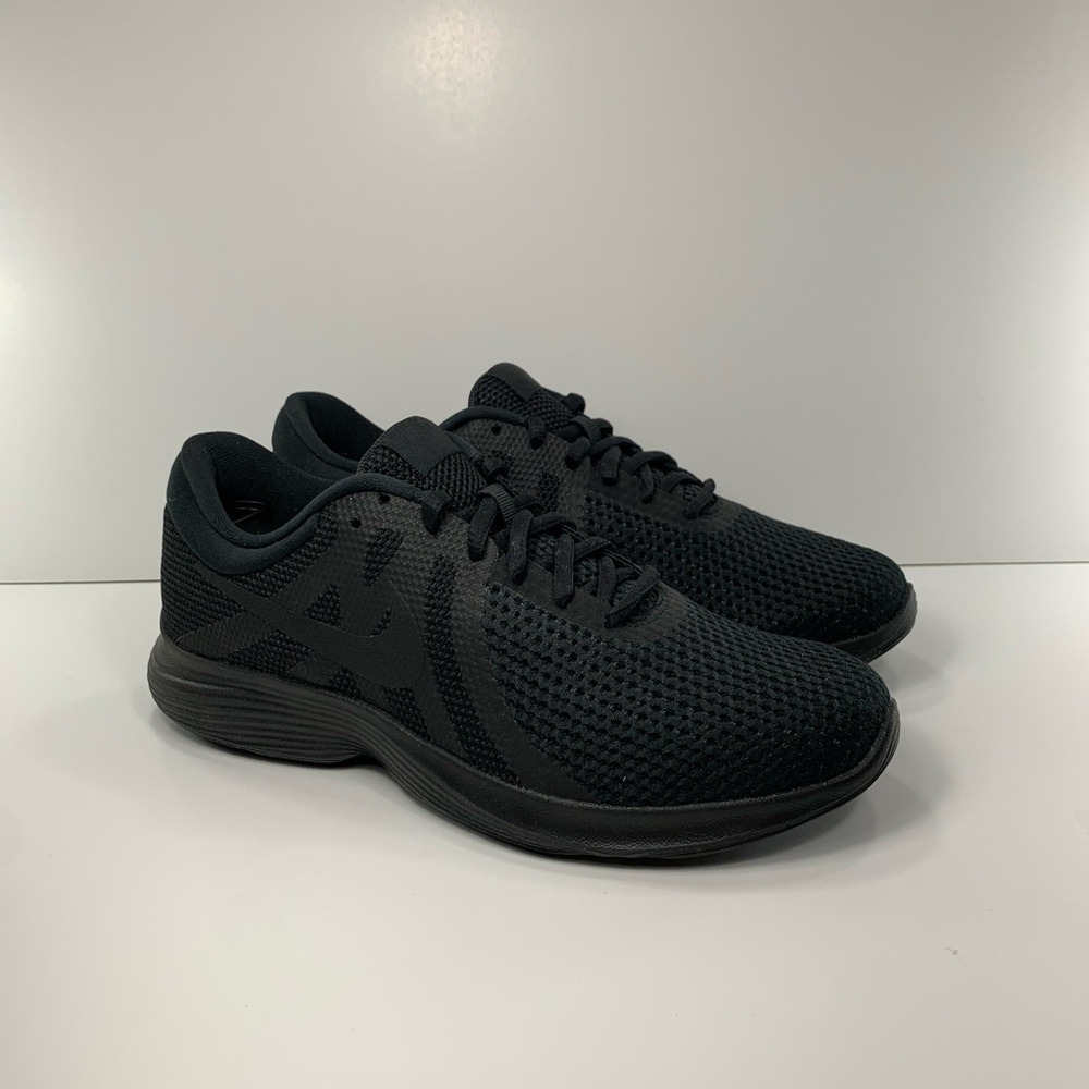 Nike Revolution 4 Black Women’s 8.5